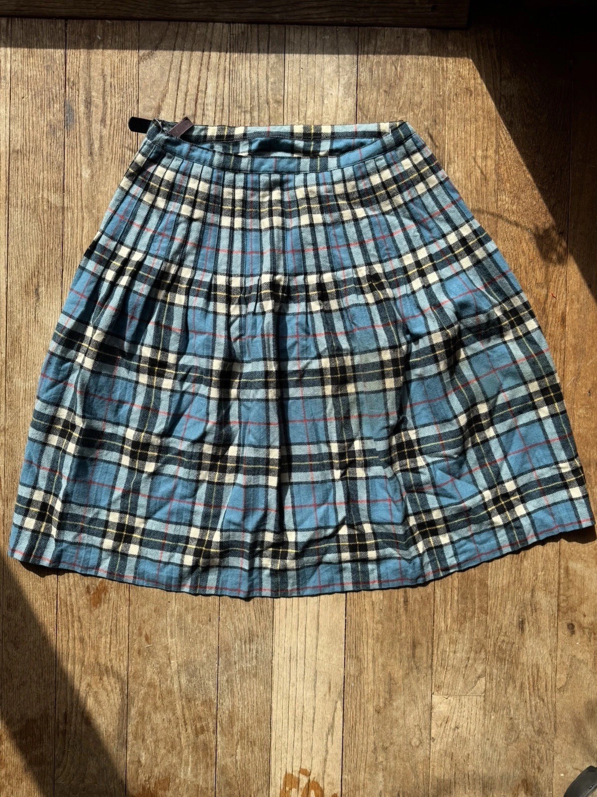 1960’s Archie Brown and Son Periwinkle Blue Wool Tartan Skirt Size 28″ Waist