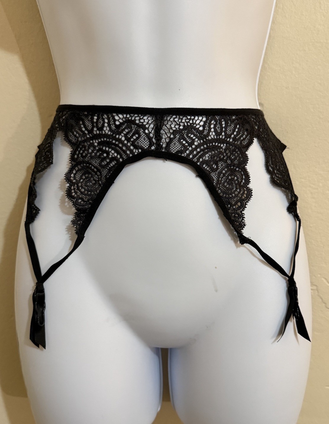 NWT Victorias Secret Very Sexy Black Lace Garter Belt Size M – Vintage 2004