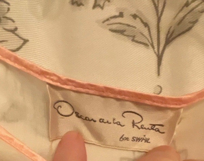 Vintage Oscar de La Renta For Swirl Nightgown White W/Pink Lily Appliqué Small P