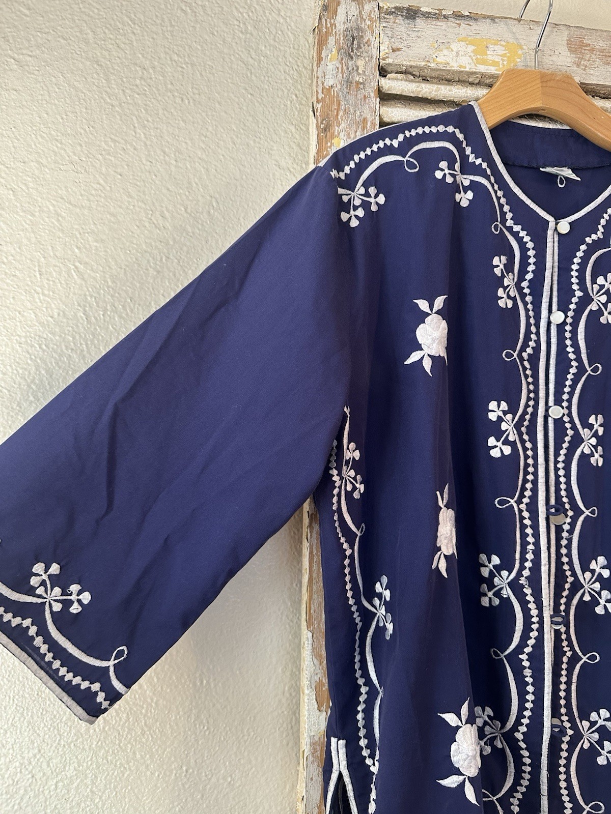 A4 Vtg Caro Of Honolulu Navy Embroidered Top Blouse Boho Sz 16