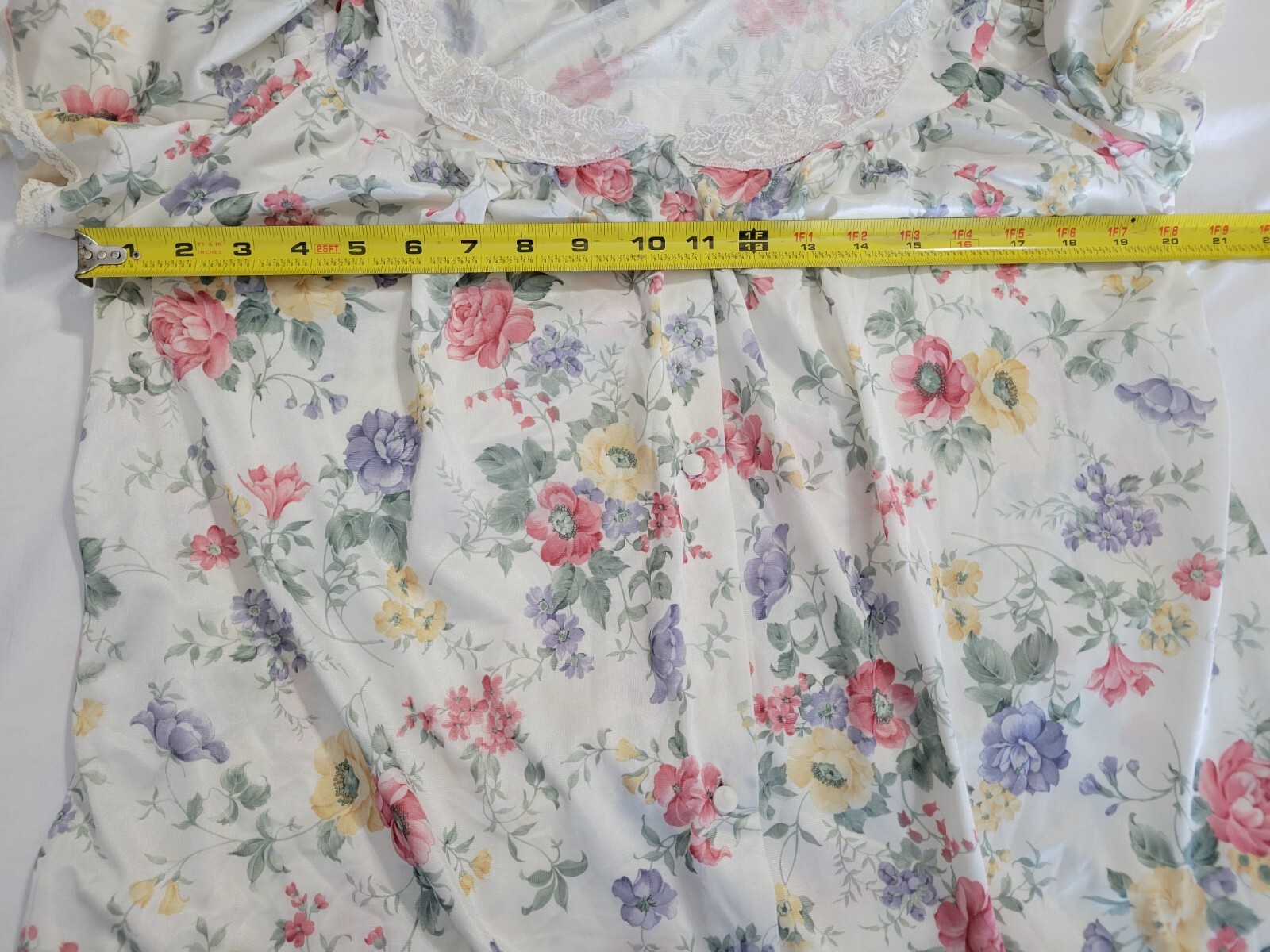 Vtg Vanity Fair Floral Robe/Gown Button Front S Lace Neck Inset Knee Length READ