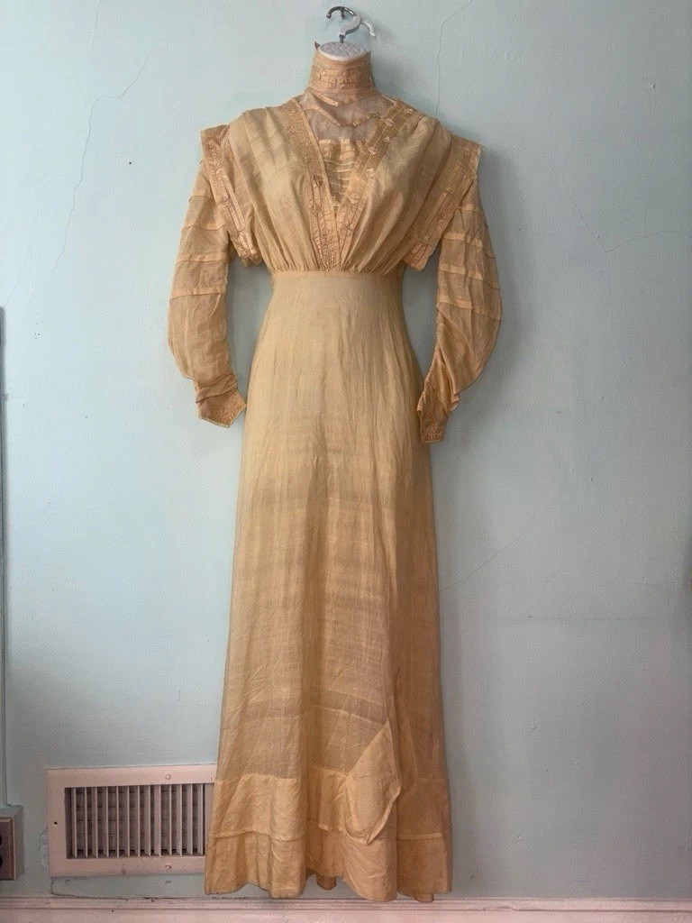 Antique Edwardian cream silk cotton lawn garden party wedding gown dress 1900s
