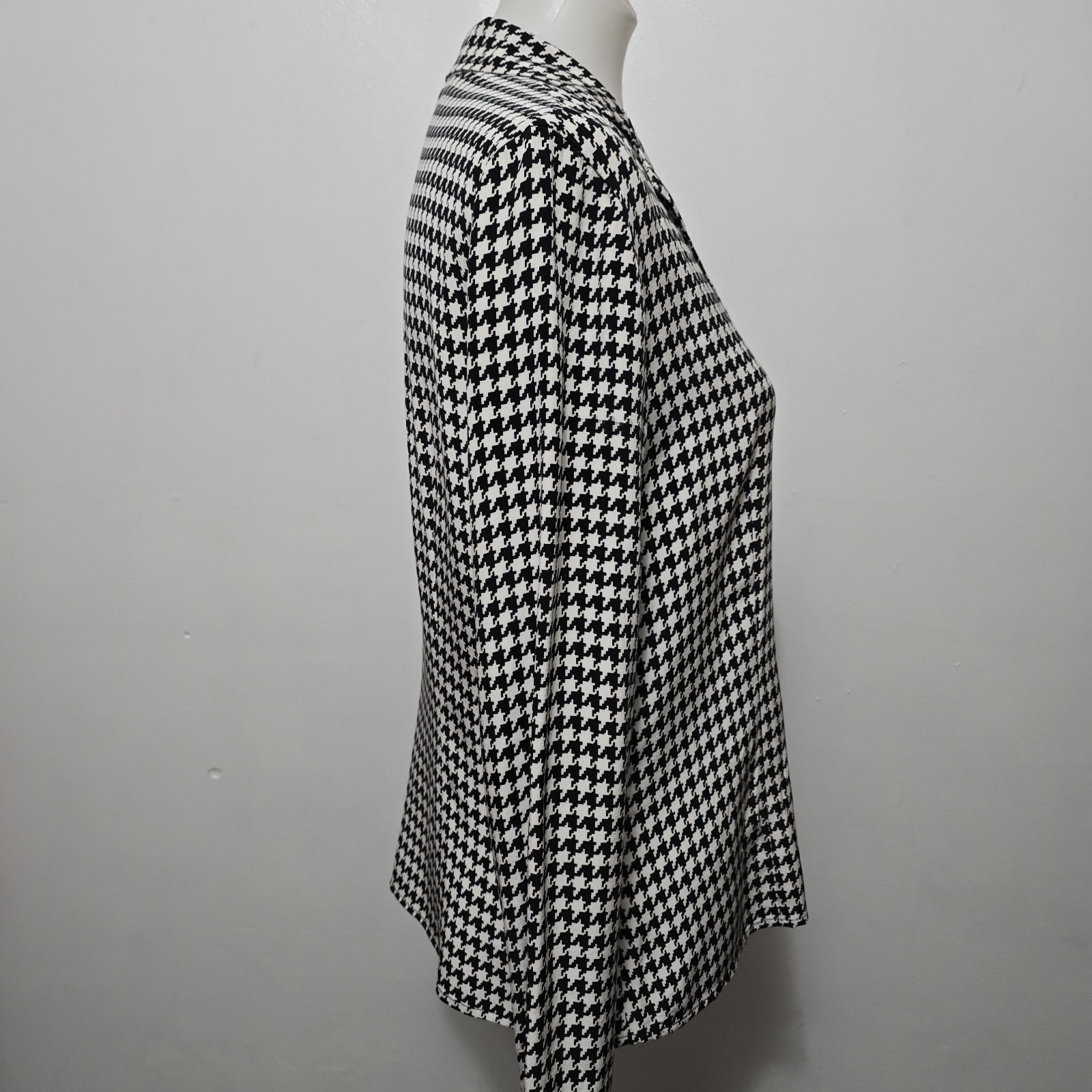 Vintage Casual Corner 90s Black & White Houndstooth Silk Button Down Size 10