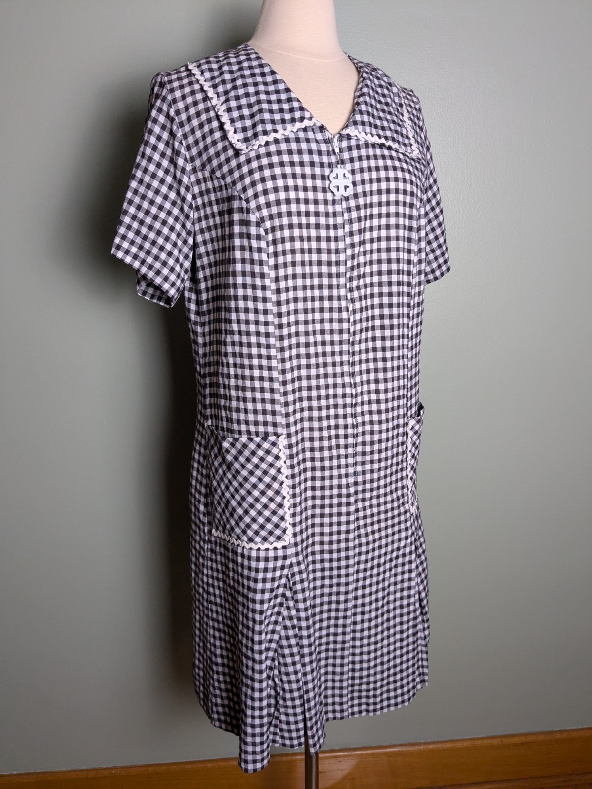 Vintage 1960s Black White Gingham Zip Front Shift Dress