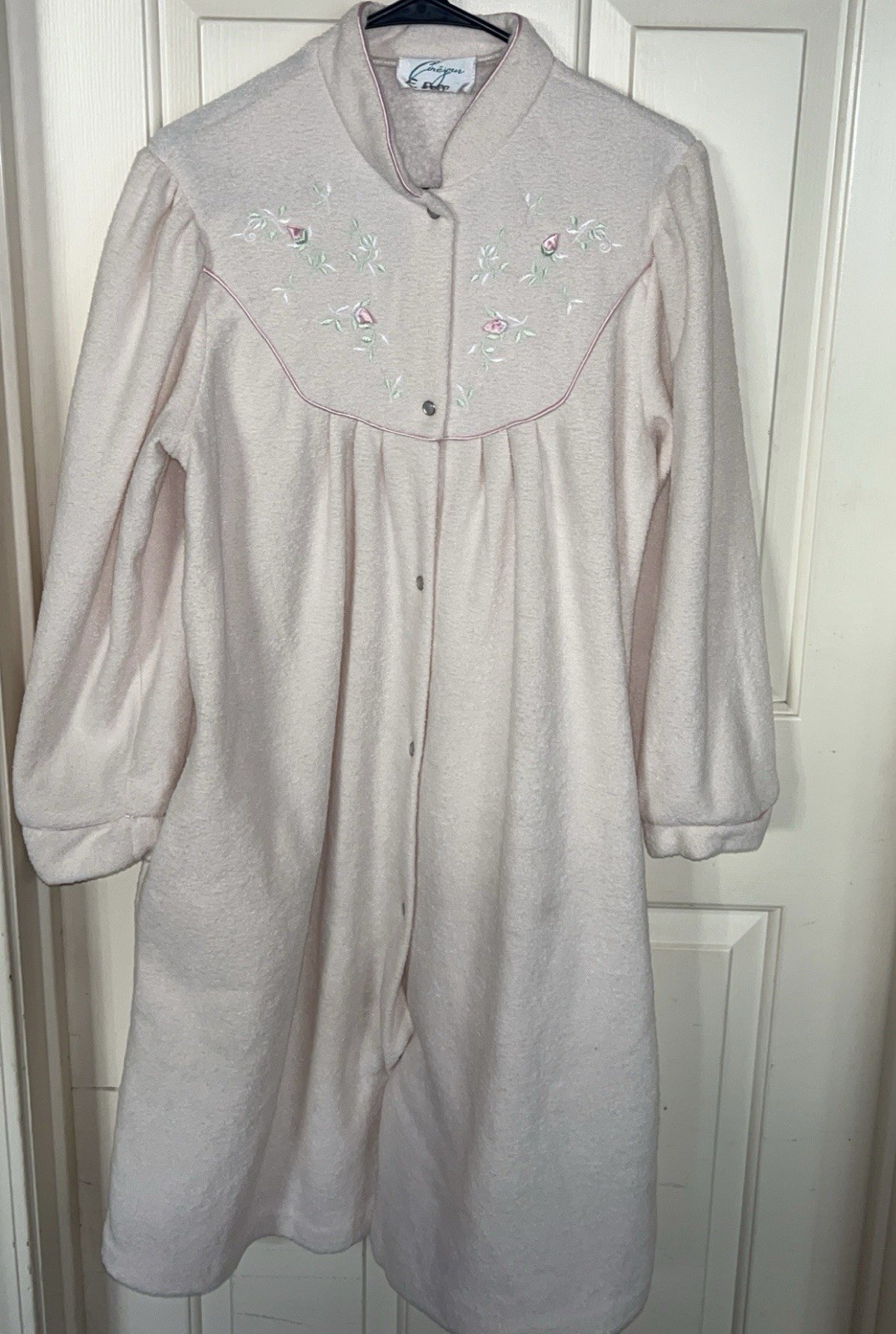 Cinejour VTG Rose Floral Embroidered Button-Front Thick Robe Small Cottage Core