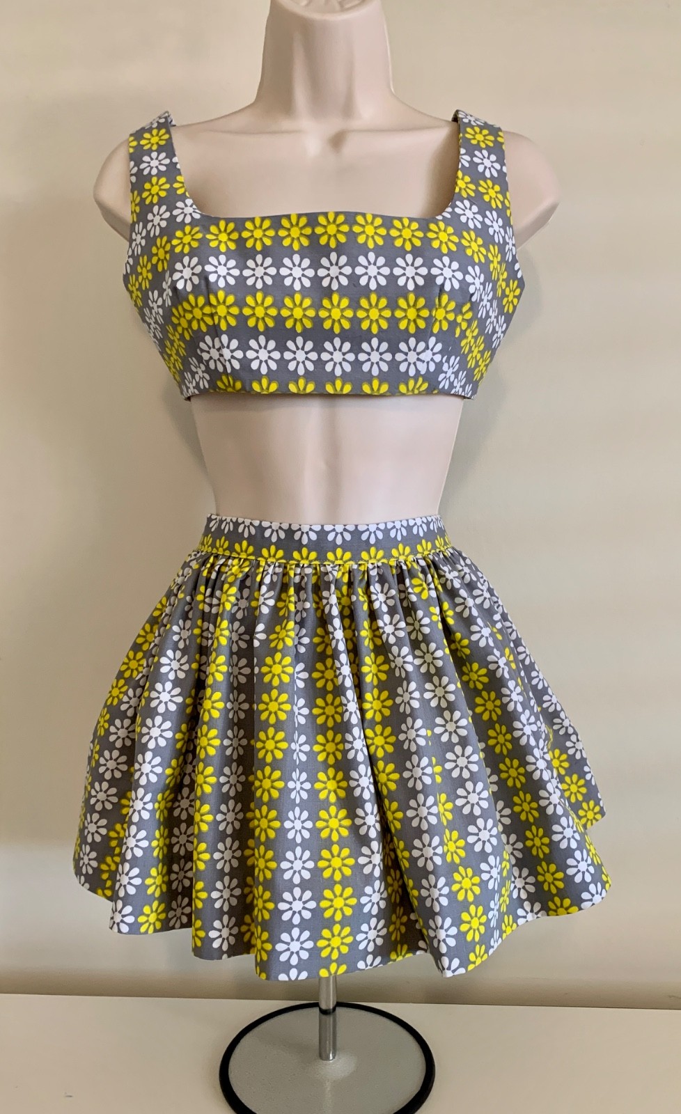 Great ’60s Rockabilly Pinup Mod Go-Go Swimsuit Shorts, Bra Top & Full Over Skirt