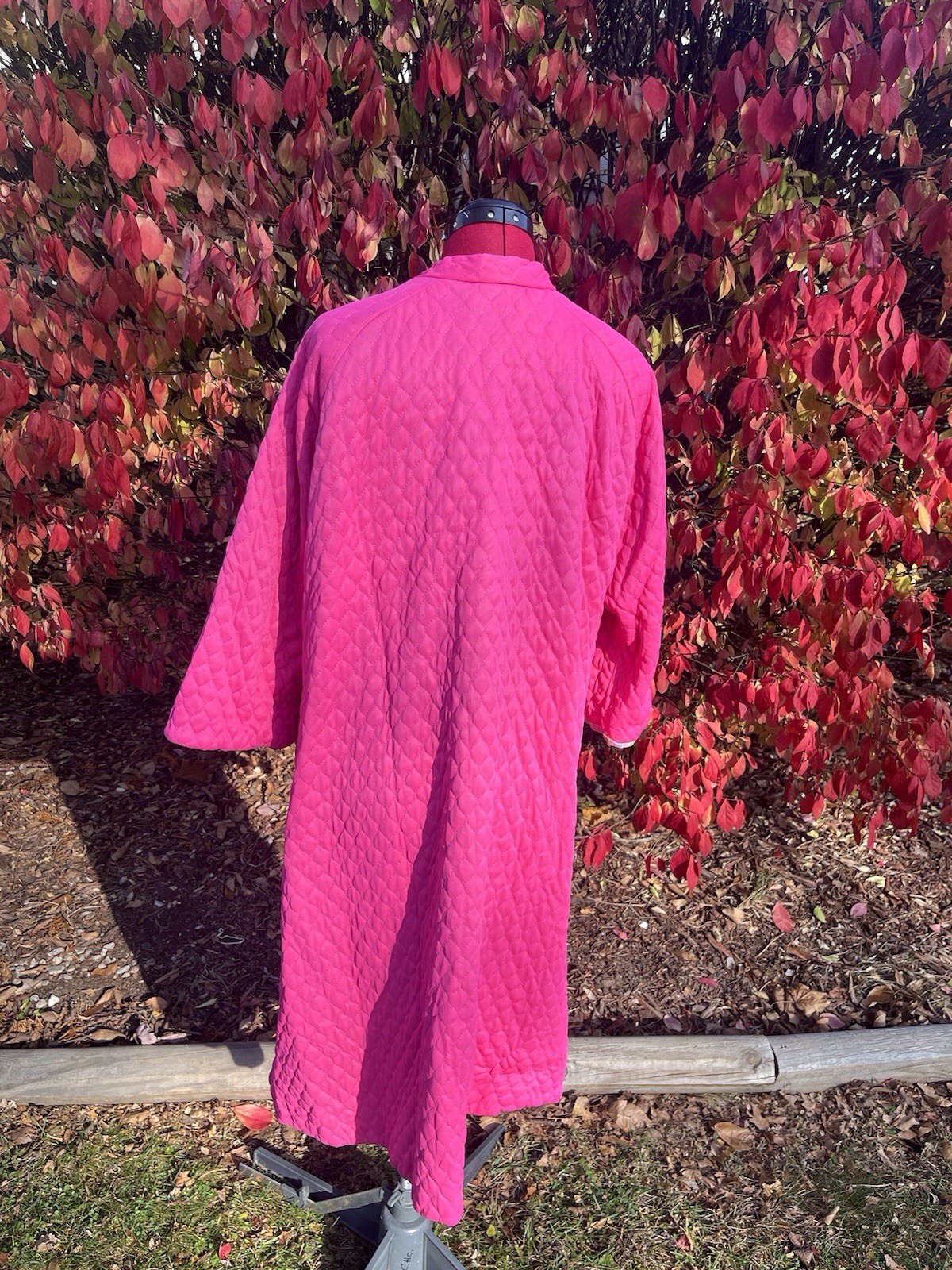 Vintage 1960s Loungees Hot Pink! Barbie Style Quilted Robe Rainbow Lining