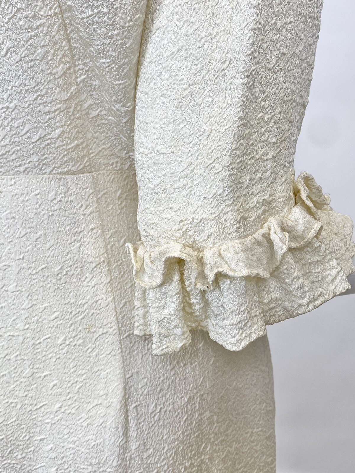 Antique 1930s Pale Cream White Robe Dressing Gown Silk Rayon Ruffles Detail