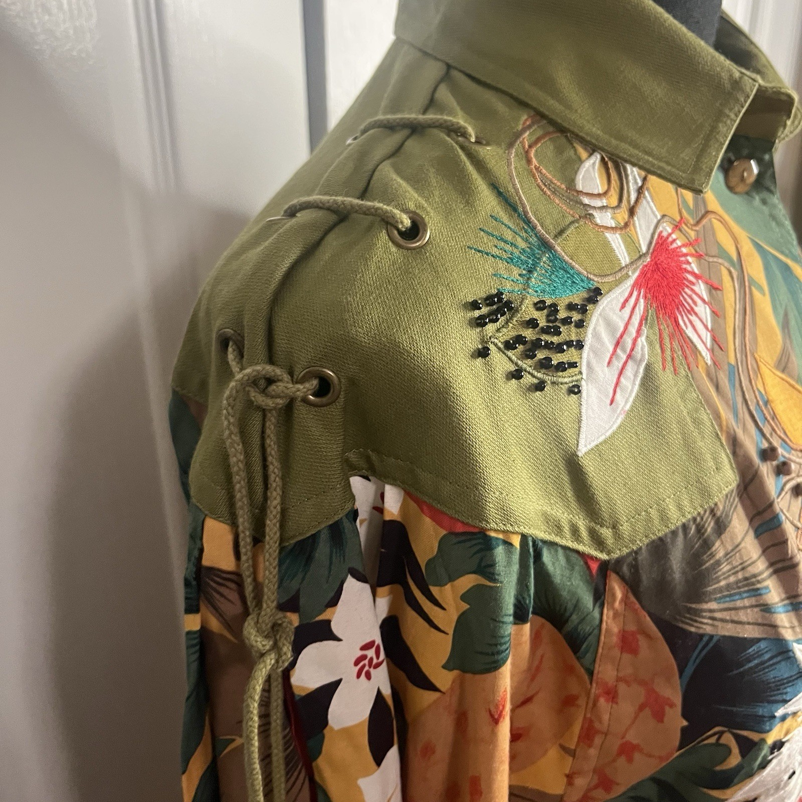 Vintage Marc D’alcy Tropical Embroidered Shirt Sz M Beaded Lace Up Sleeves Art
