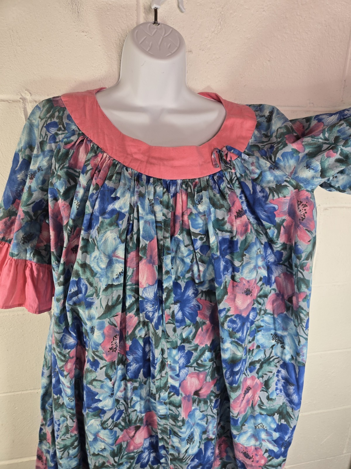 vtg 1970s hawaiian floral muu muu caftan pink collar sleeve oversized dress