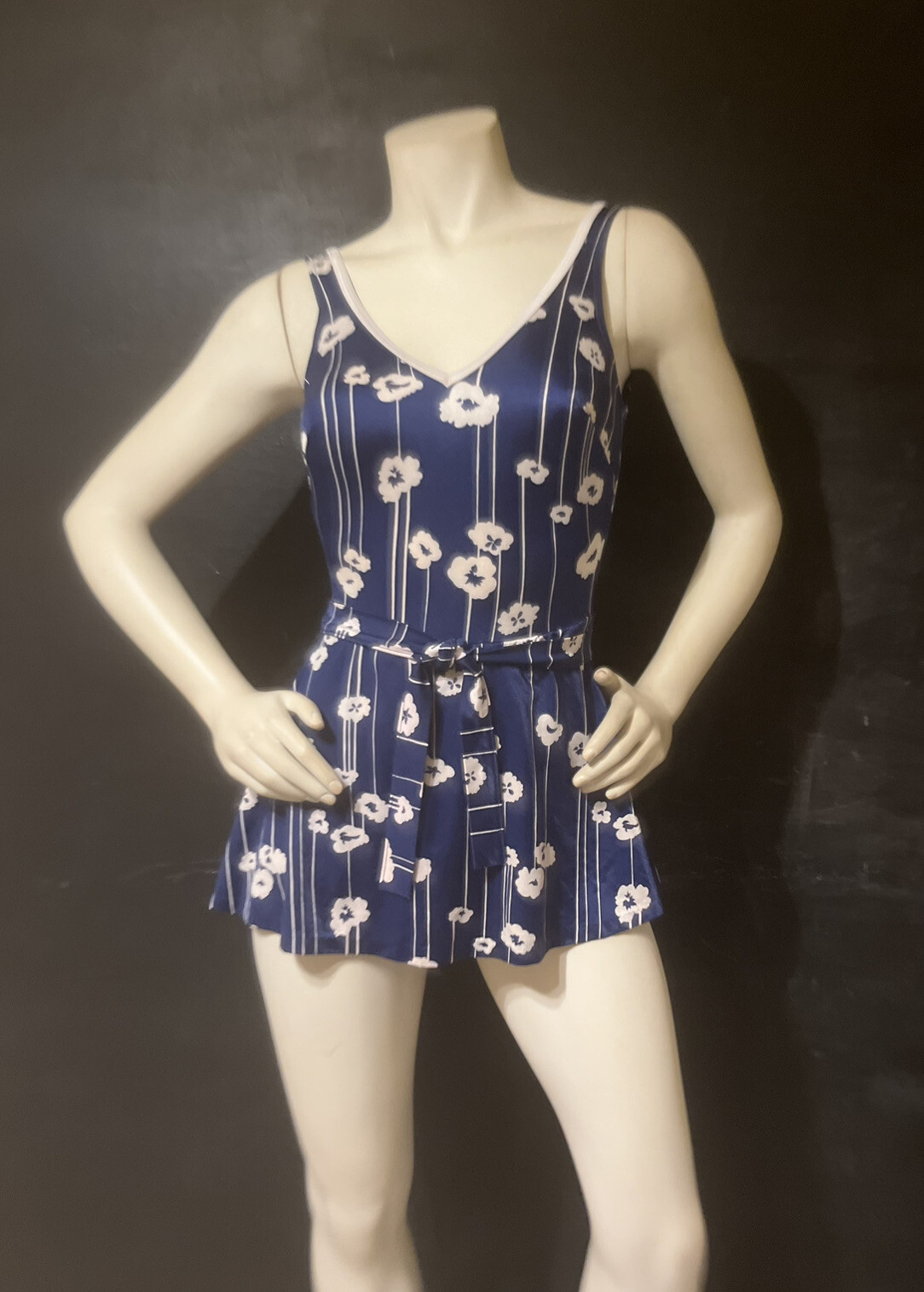 Vintage Swimsuit Pin Up Rockabilly Mainstream bathing suit Poppy Print 36B
