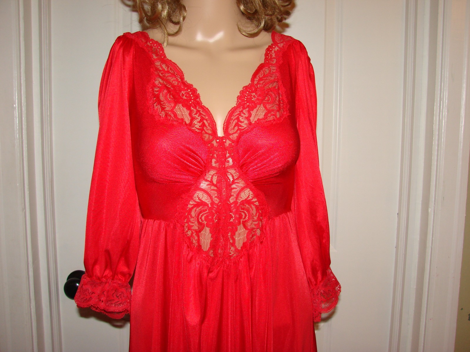 Vintage Red Olga Full Sweep Nightgown Lace Bodice 3/4 Sleeves 92350 Sz Medium