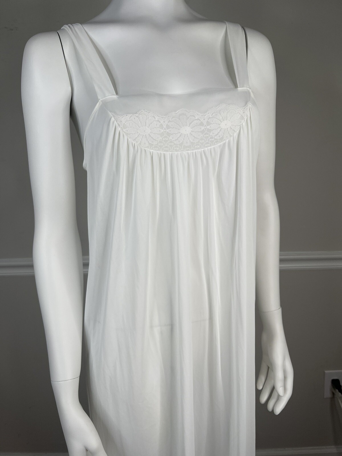 Vtg Womens Small Romantic white nylon nightgown sexy maxi dress Lace chiffon