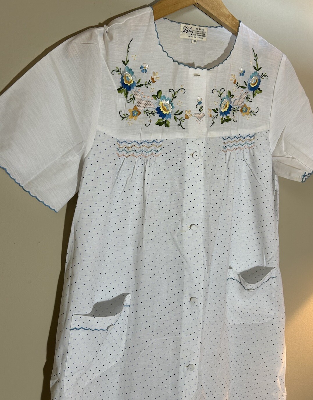 vintage Lily hand embroidered nightgown Size 36 Women’s Polyester/Viscose