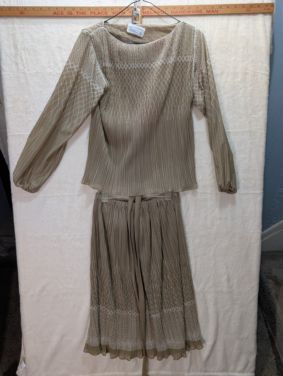 Vintage Liz Roberts Inc Two-Piece Set Beige Pleated Lattice Pattern