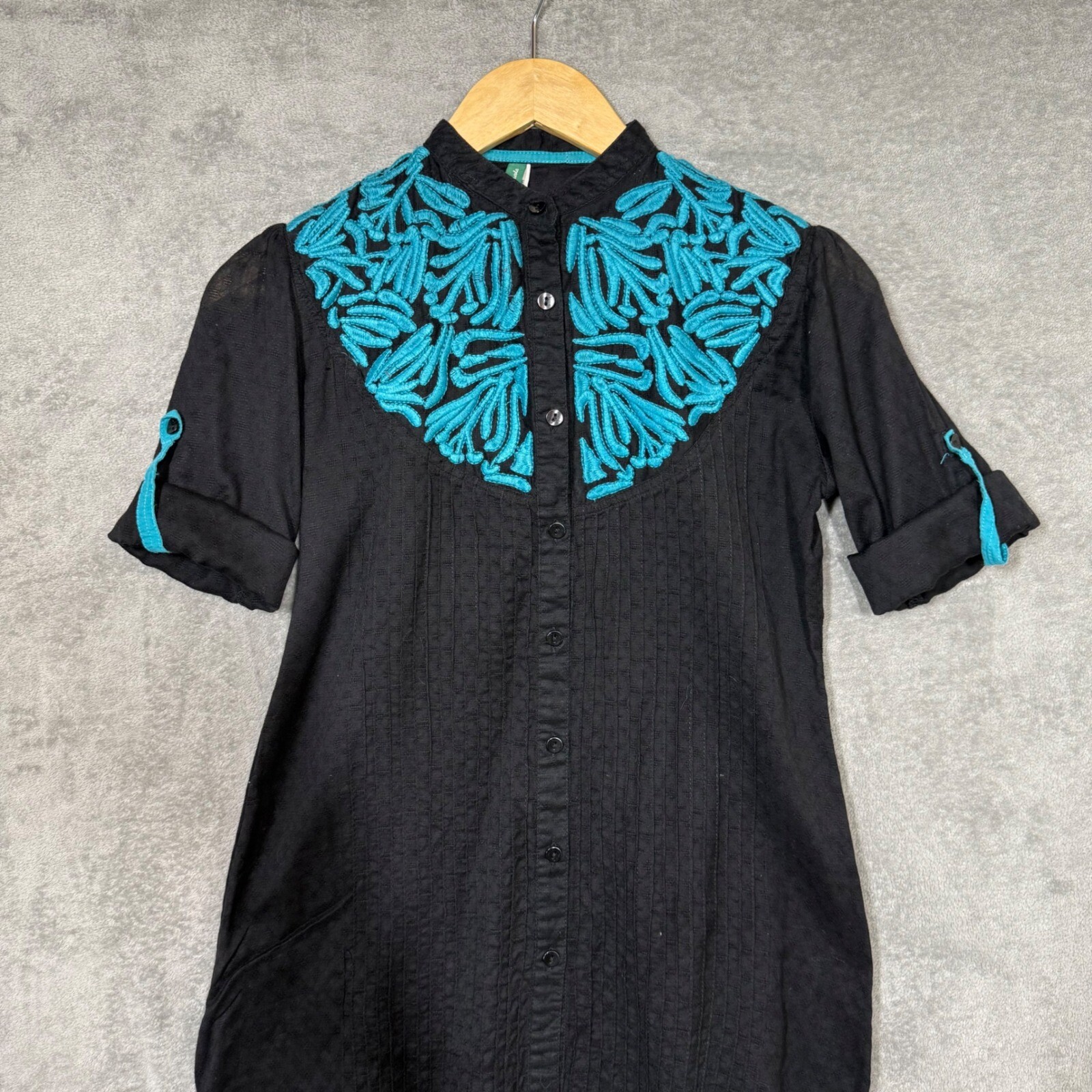 Vintage Casual Outfitters Southwestern Button Down Shirt XS Embroidered Pleated