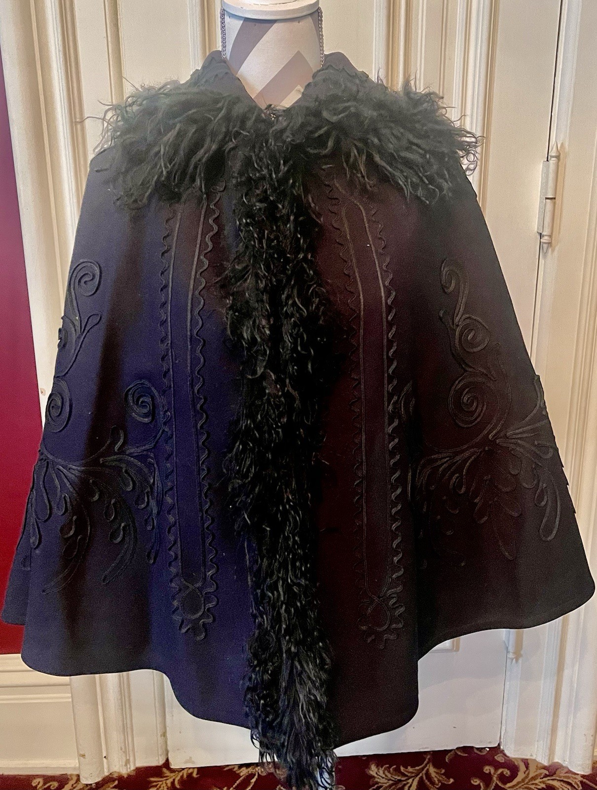 Antique Black Victorian Heavy Wool Cape Soutache Embroidery Feather Collar
