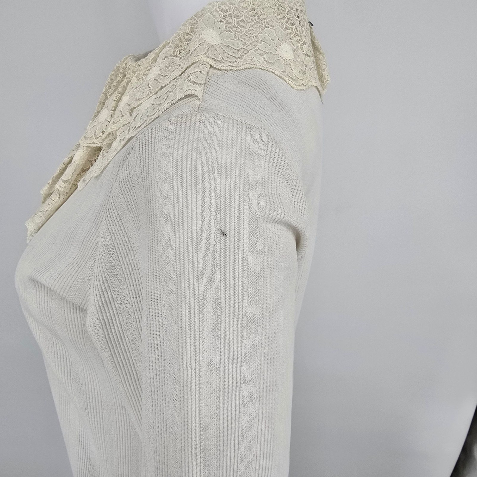 Vintage 1970s Ivory/Cream Lace Ruffle Jabot Ribbed Knit Victorian Blouse (M)