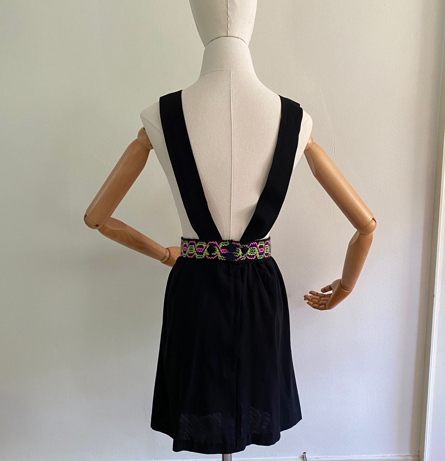 60s overall skirt / 1960s mod jumper / black vintage pinafore school girl skirt