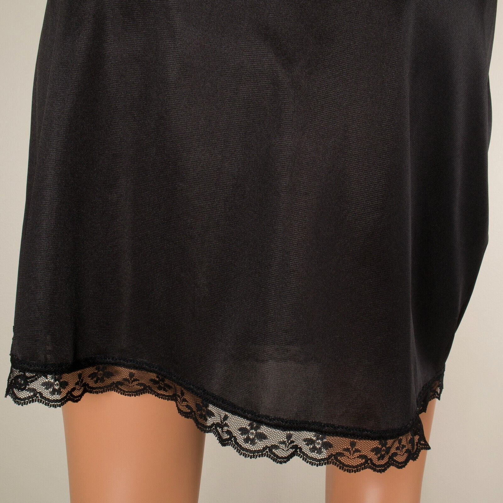 💖 WARNER’S Perfect Measure Black Silky Nylon Half Slip Skirt Lace Trim Hem S