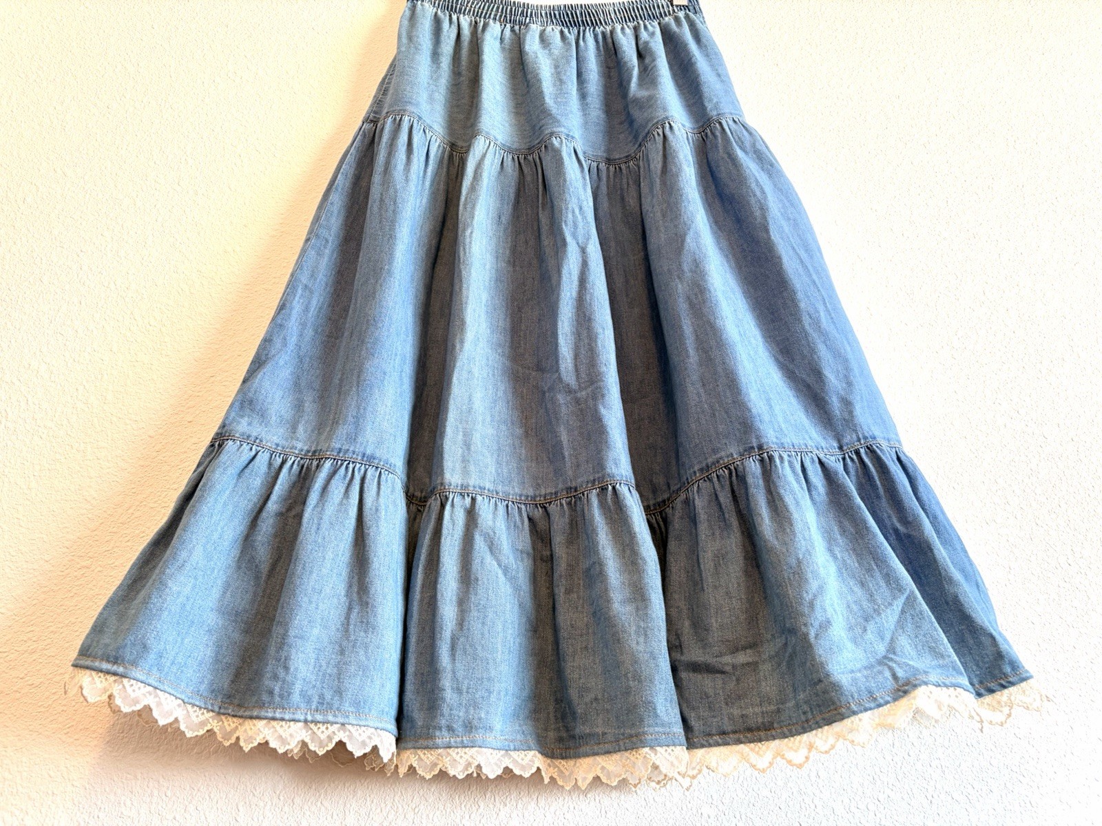 80S VTG CHAMBRAY DENIM SKIRT LACE TRIM M Peasant Cottage Boho Western USA MADE