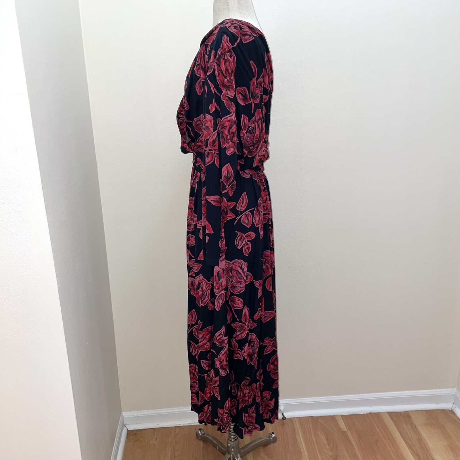 Vintage 80s V Neck Red/Black Floral Dress Size S/M Dark Romantic Whimsigoth Boho