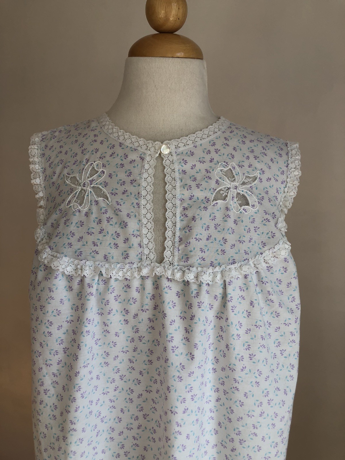 GORGEOUS VTG REGAL ROSE Purple Floral White Lace Soft Cotton Nightgown SZ M