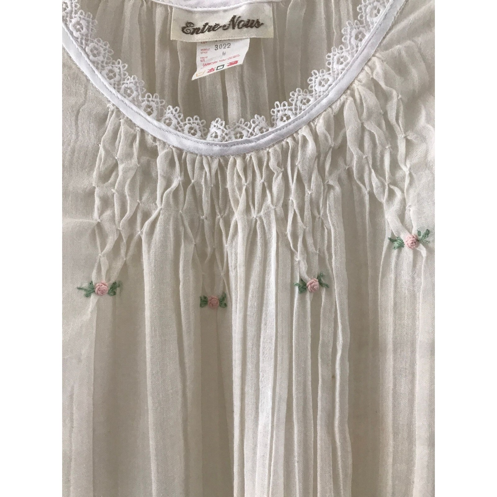 Entre Nous White Maxi Night Gown Peach Flowers Green Leaves Size Medium 1970’s