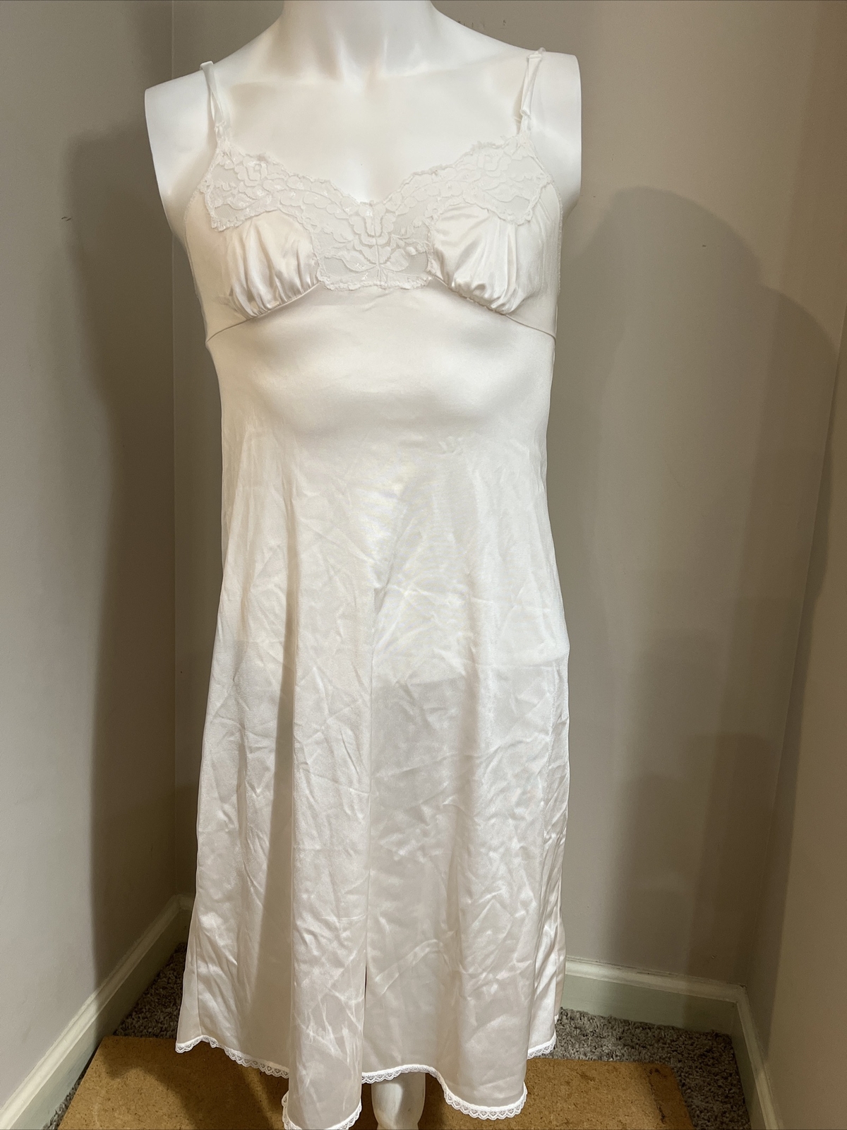 Vintage Vassarette Lingerie Full Slip White Lace Sheer Sz 36 – 24 inches