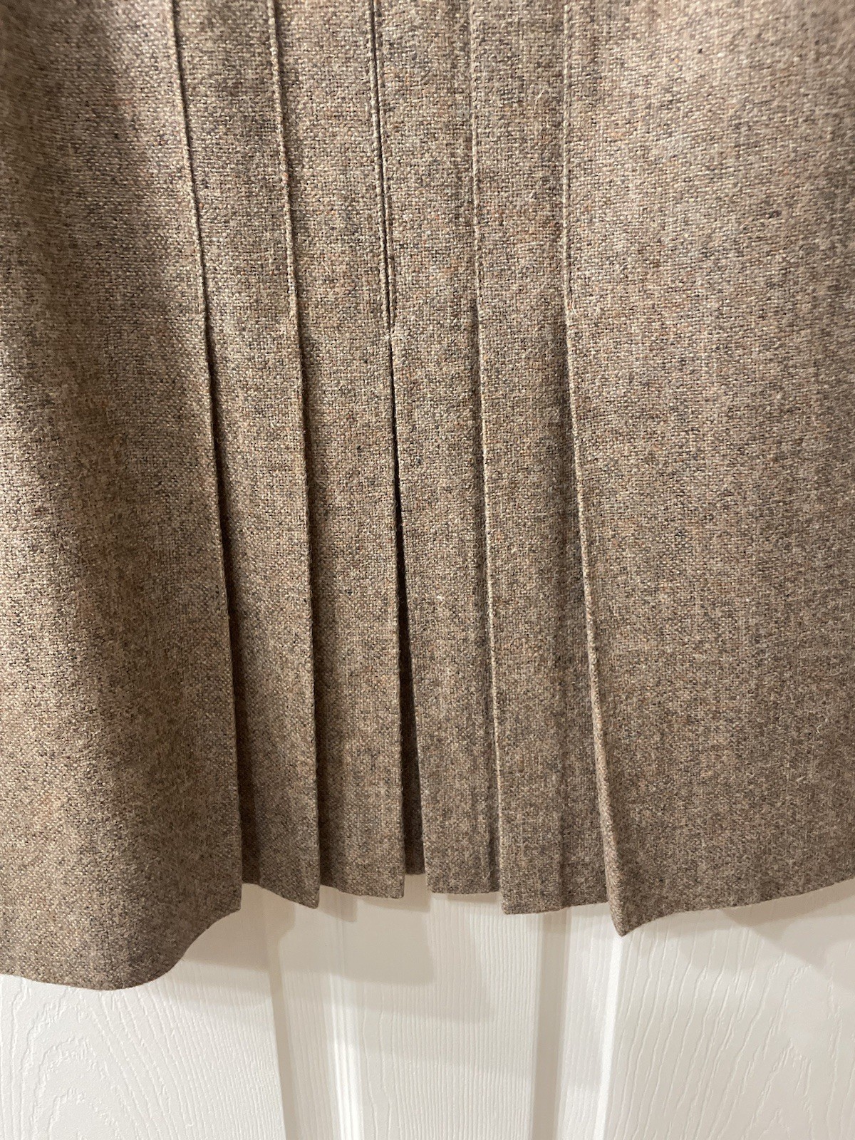 70s PRESTIGE OF BOSTON VINTAGE WOOL MID SKIRT UNION MADE USA TAN CLASSY PLEATED