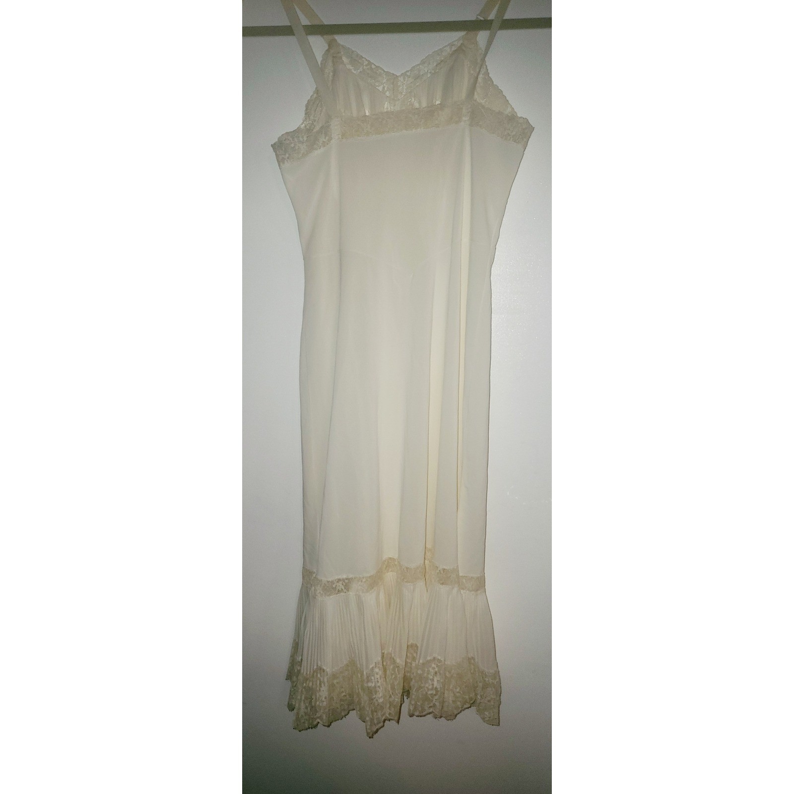 Vintage Ivory Lace Pleated Full Slip Nightgown Adjustable Straps Midi Lingerie