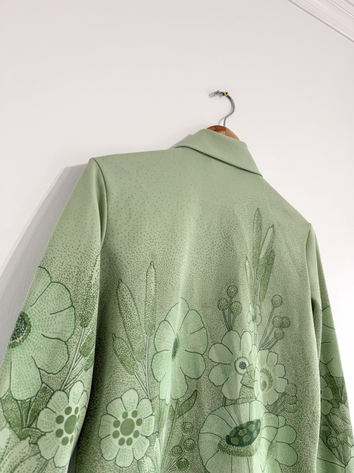 Vintage 1970s polyester shirt green floral long sleeve point collar Sz L