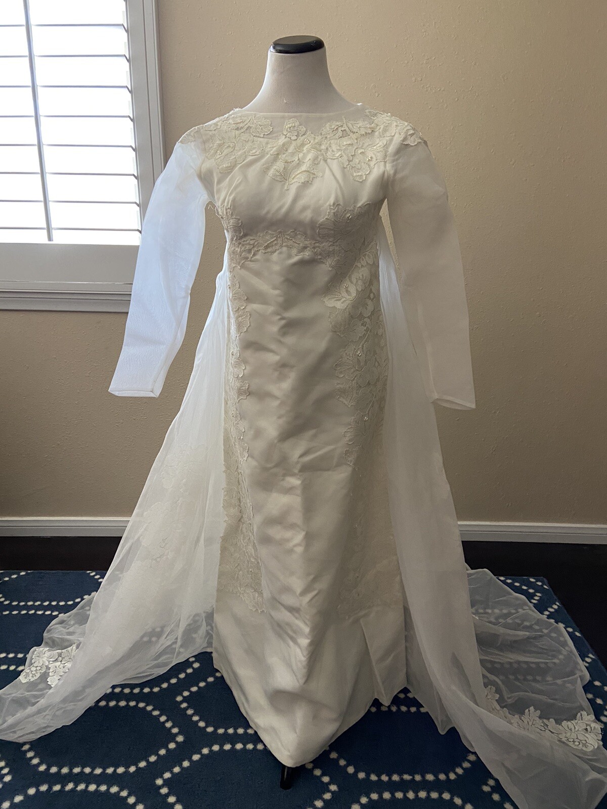 vintage 60’s MOD wedding dress Alfred Angelo Edythe Vincent Lace Beads size 2/4