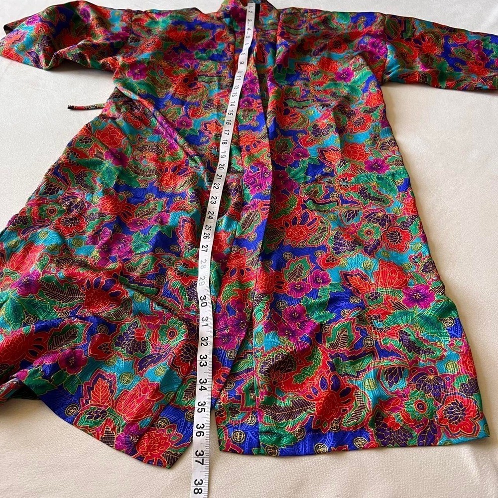✨ Vintage ✨Inner Most kimono with multicolored floral and paisley print