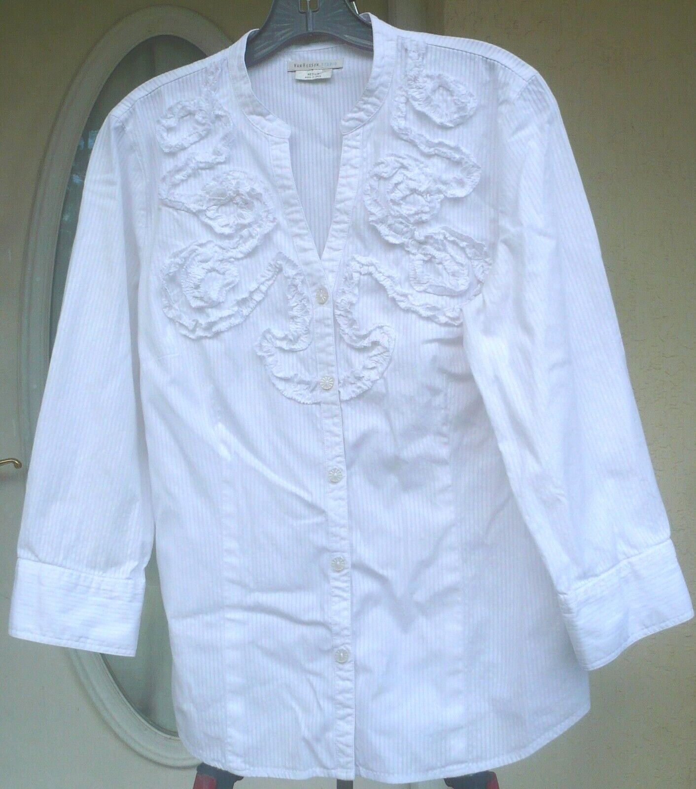 VTG 90S VAN HEUSEN STUDIO 100 COTTON FITTED RUFFLED SWIRL M WHITE LS BLOUSE LADY