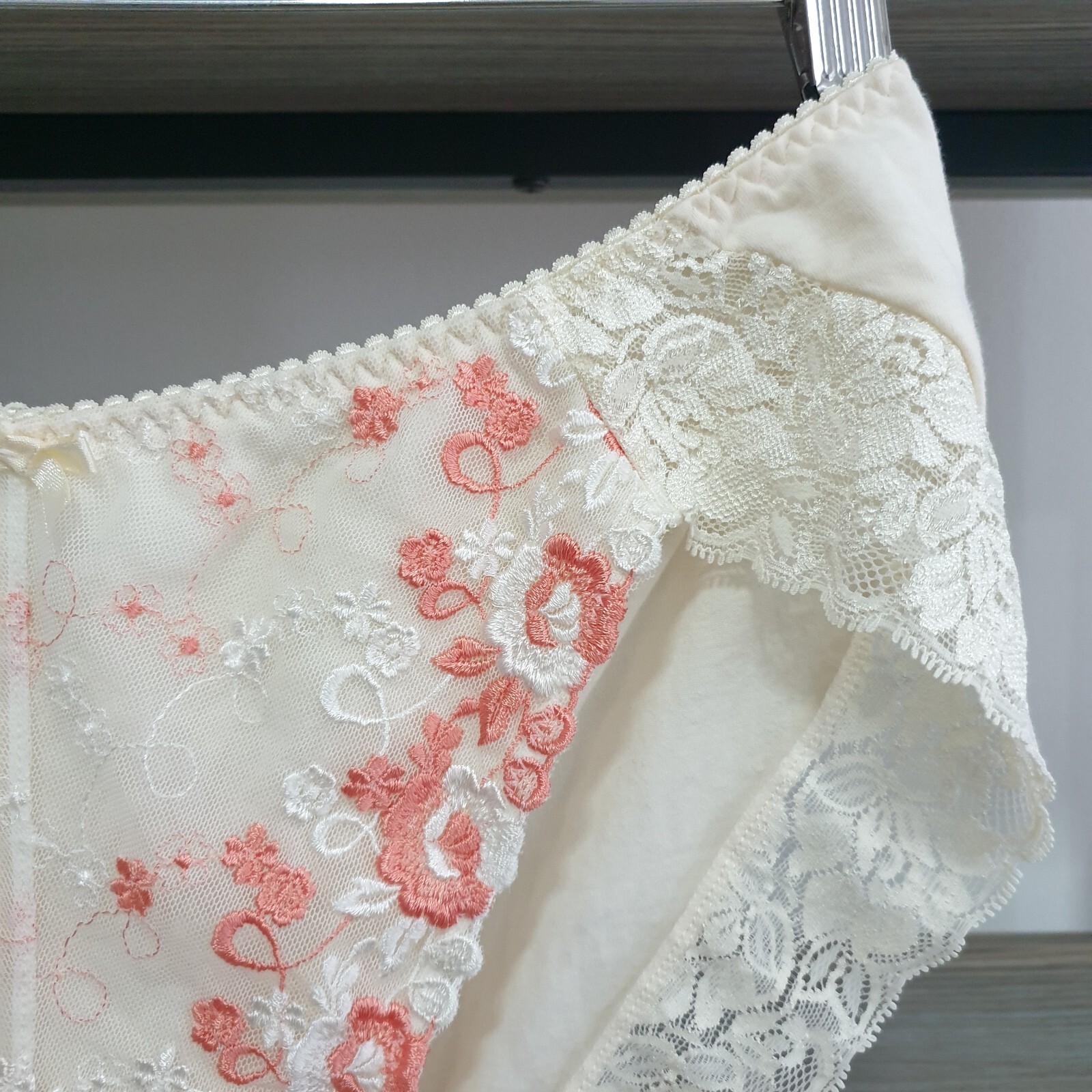 Vintage Ivory Cotton Panty Sissy Floral Nylon Lace Brief Size 9-10 Hip 44-47″
