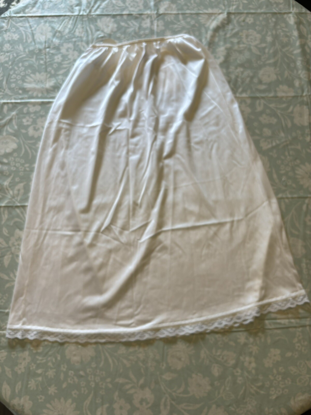 NWT Sears Perfect Choice White Non Slip 27 Inch Nylon Lace Trim Small Vintage