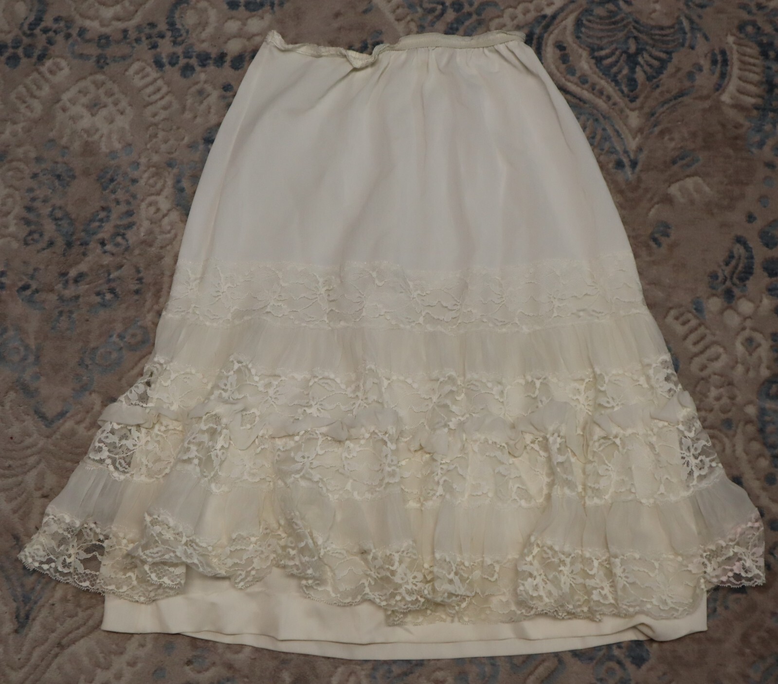 Vintage nylon slip skirt lingerie size S (19-32W x 20L)