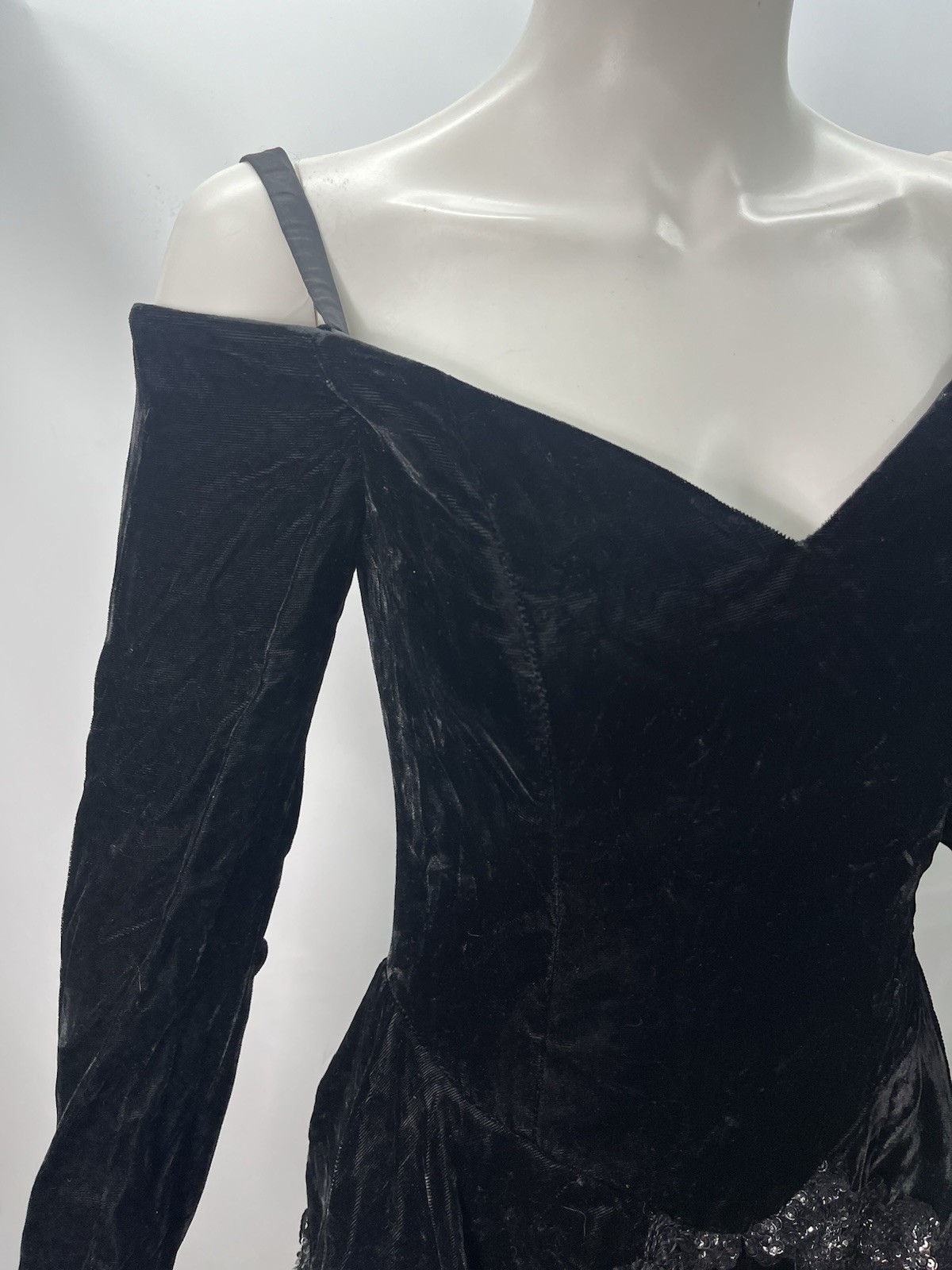 Miss Ashlee Dress Women Velvet Retro 80s Off Shoulder Sequins Peplum Sz 6