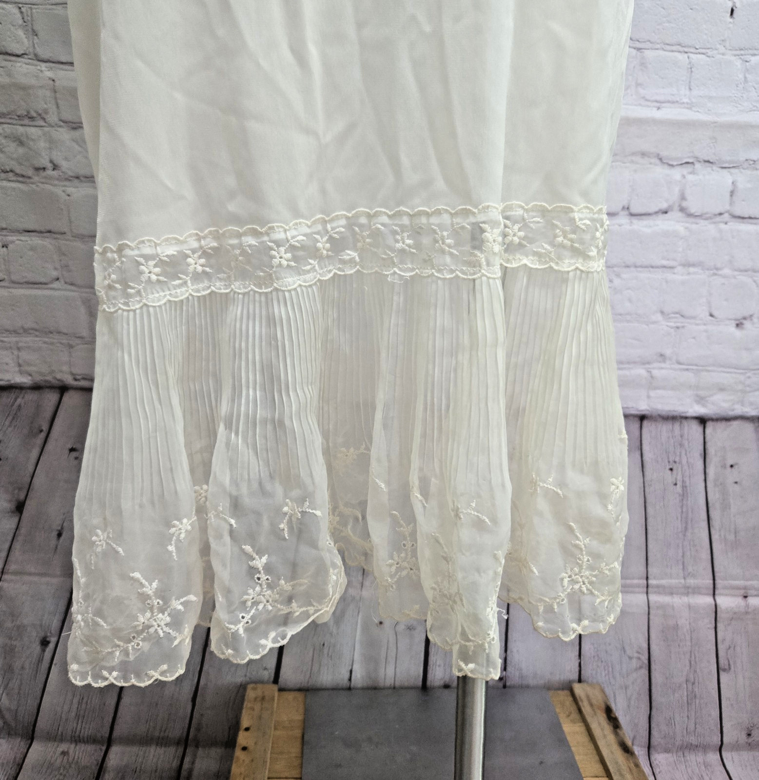 Vtg Ro Jene Nylon Lingerie Slip Undergarment Size 34 Ivory Feminine Embroidered