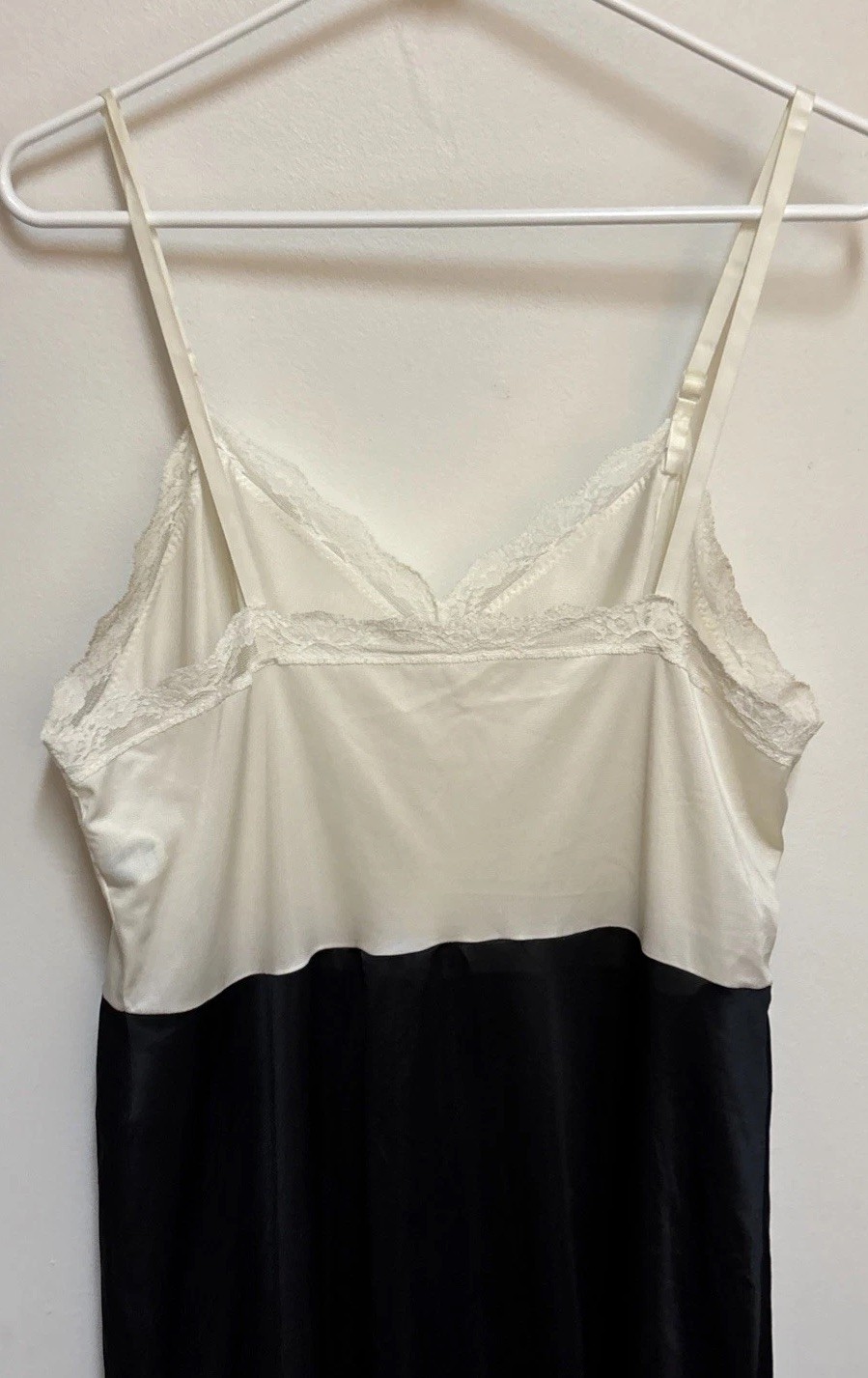 Vintage 1960s Sarah Smith Ivory and Black Full Slip Size 40 Anti-Satic Style 799