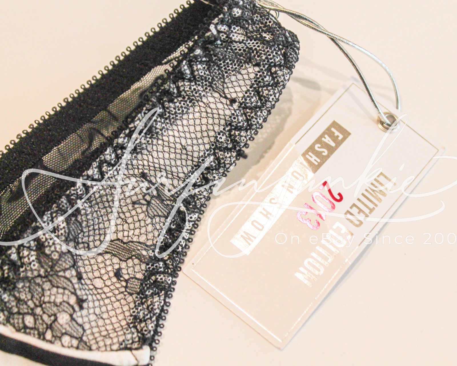 Victoria’s Secret Vintage Panties Panty Lace Thong Bikini FashionShow 2013 Large