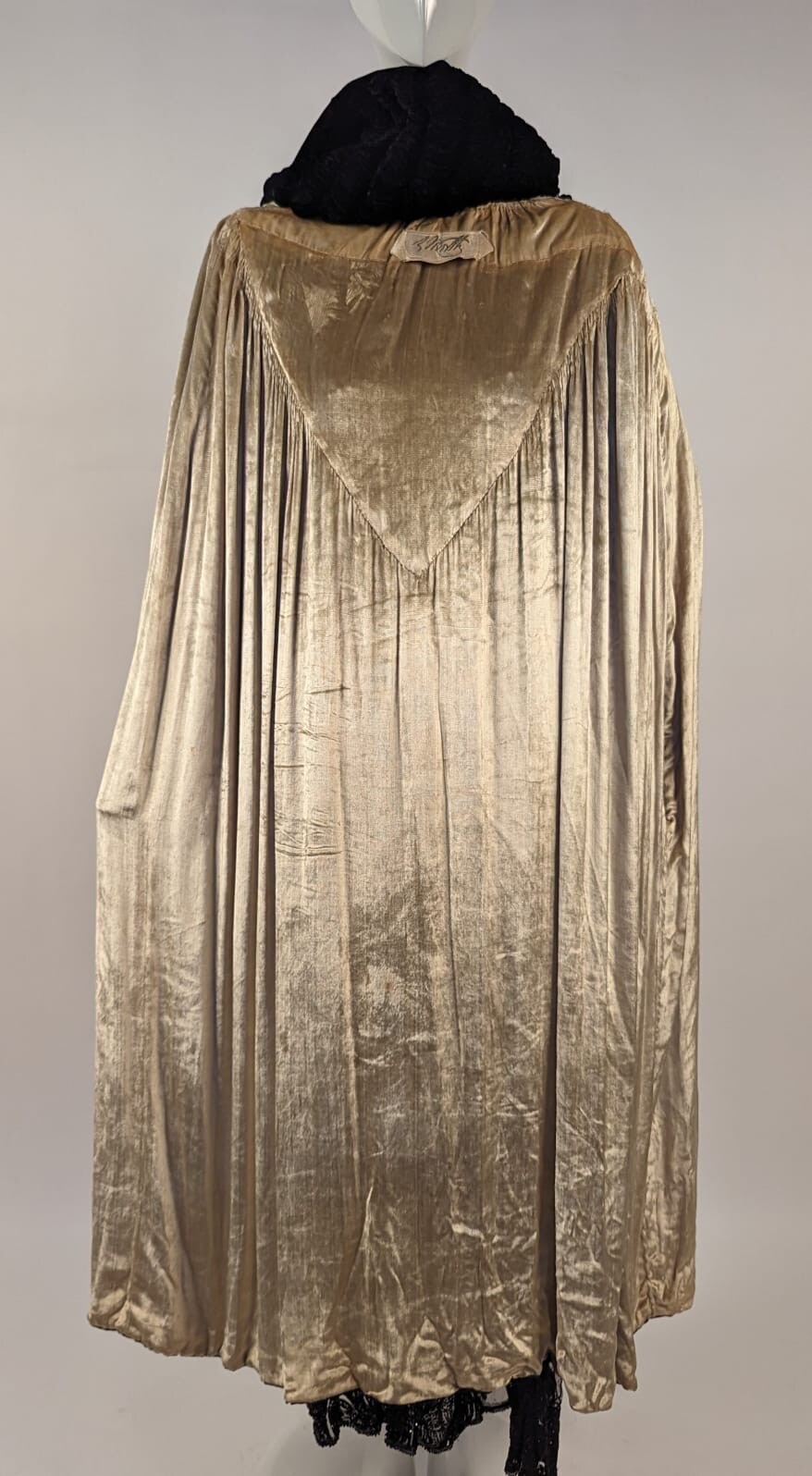 ART DECO 1920’S HAUTE COUTURE WORTH GEOMETRIC SILK VELVET CAPE W RUCHED COLLAR