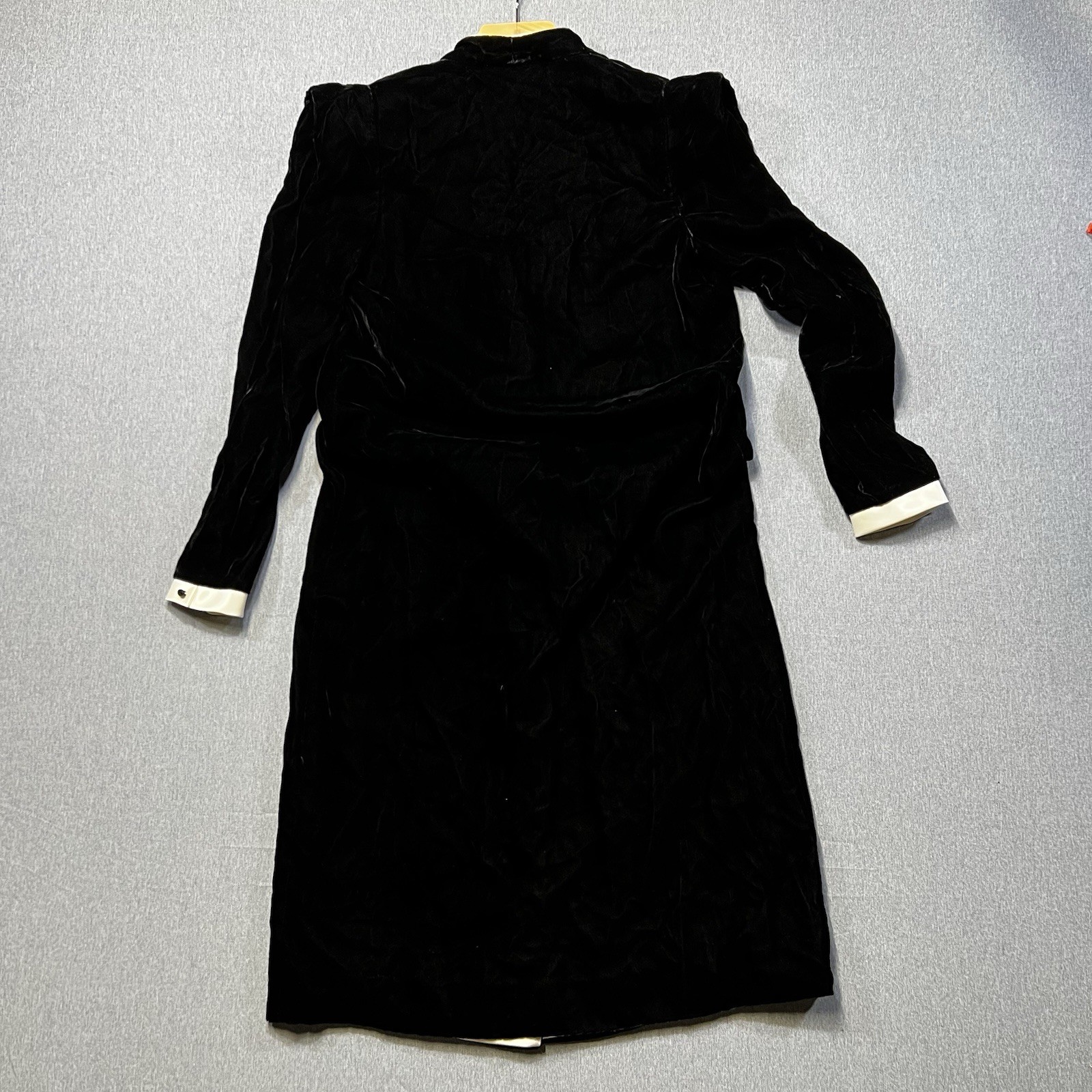 Vintage Neiman Marcus black velvet tuxedo coat W/satin lapel 70-80’s Glam Size 4