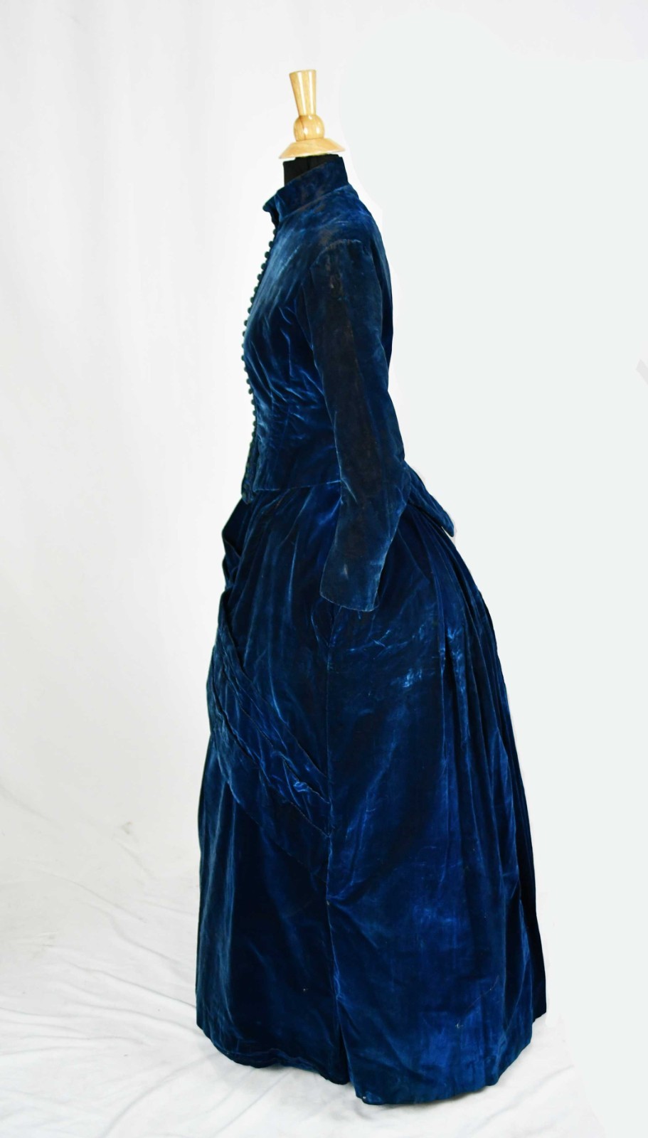 VICTORIAN BLUE VELVET VISITING DRESS, 1895