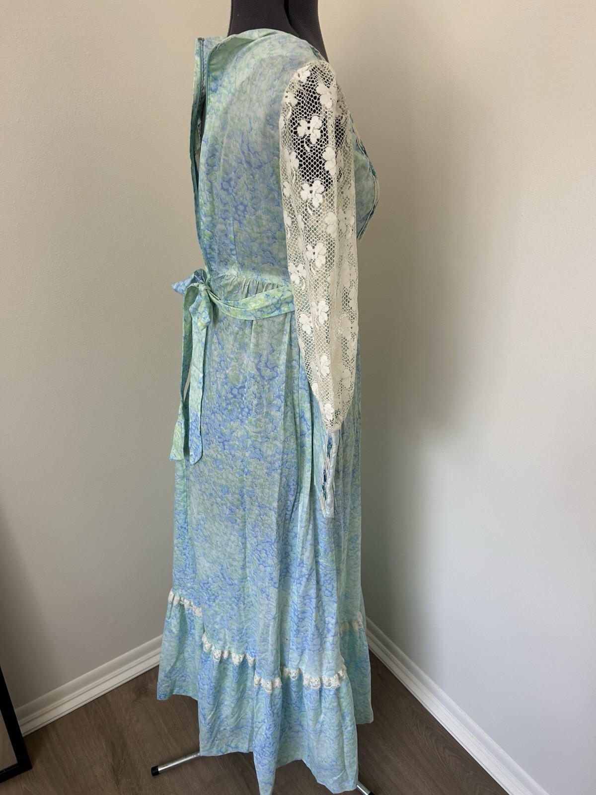 Vintage 60s/70s Vicky Vaughn Embroidered Lace Prarie Renaissance Dress
