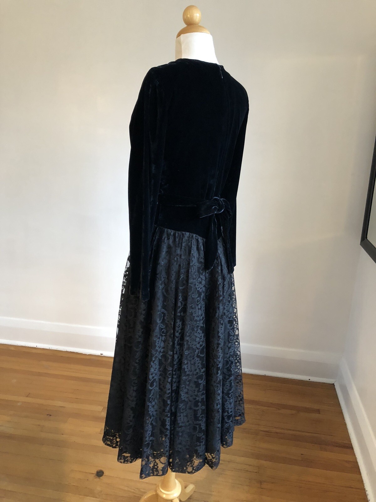 STUNNING VTG JACKIE BERNARD For EKLEKTIC Black Velvet & Lace Dress SZ 4