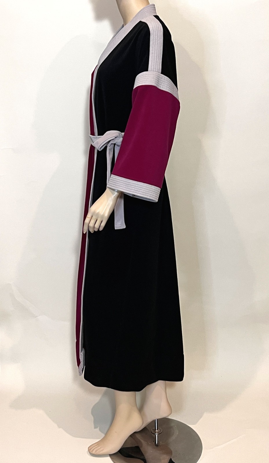 Vintage Vanity Fair velour kimono style belted robe black red gray size Large