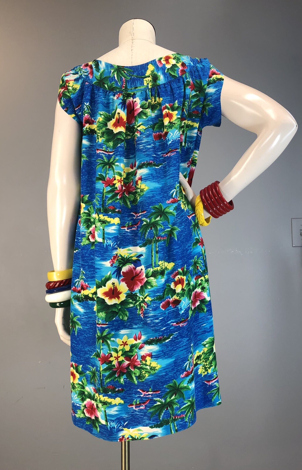 Vtg 60s Dress Hawaiian Classic Rayon Muu Muu Novelty Print Paradise Split Sleeve