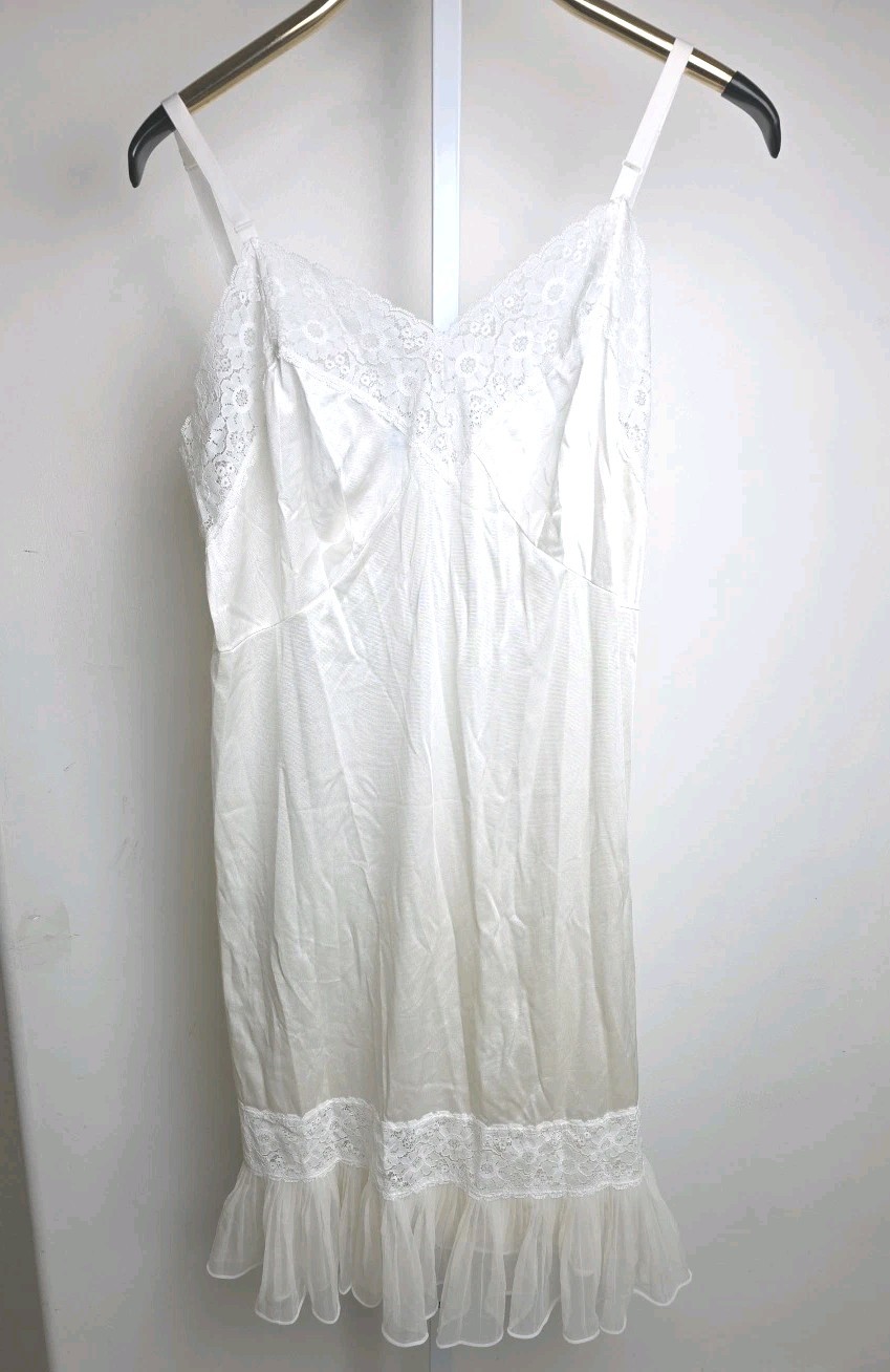 VTG Velrose Lingerie Slip EU 40 US 10/12 M Nylon 70s Ivory Feminine Bride Lace